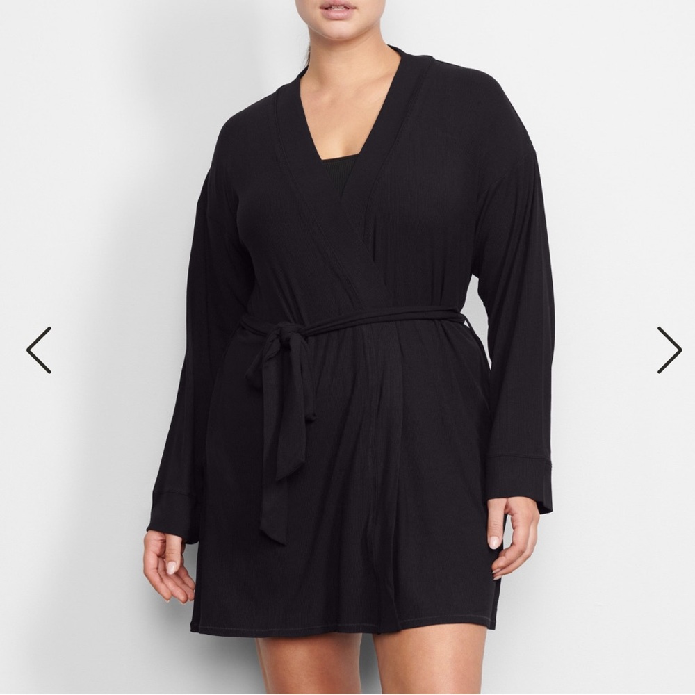 SKIMS Sleep Robe Black NWT!!